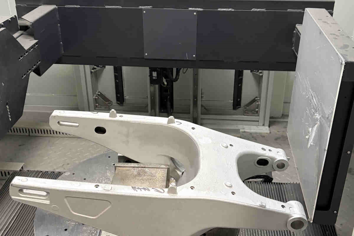 Multi-axis internal casting mounting fixture inside X-ray cabinet
