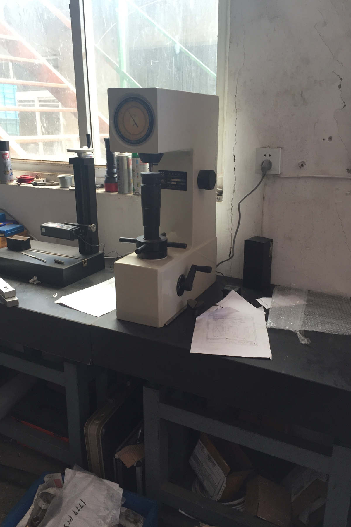 Rockwell and Brinell hardness testing on casting parts
