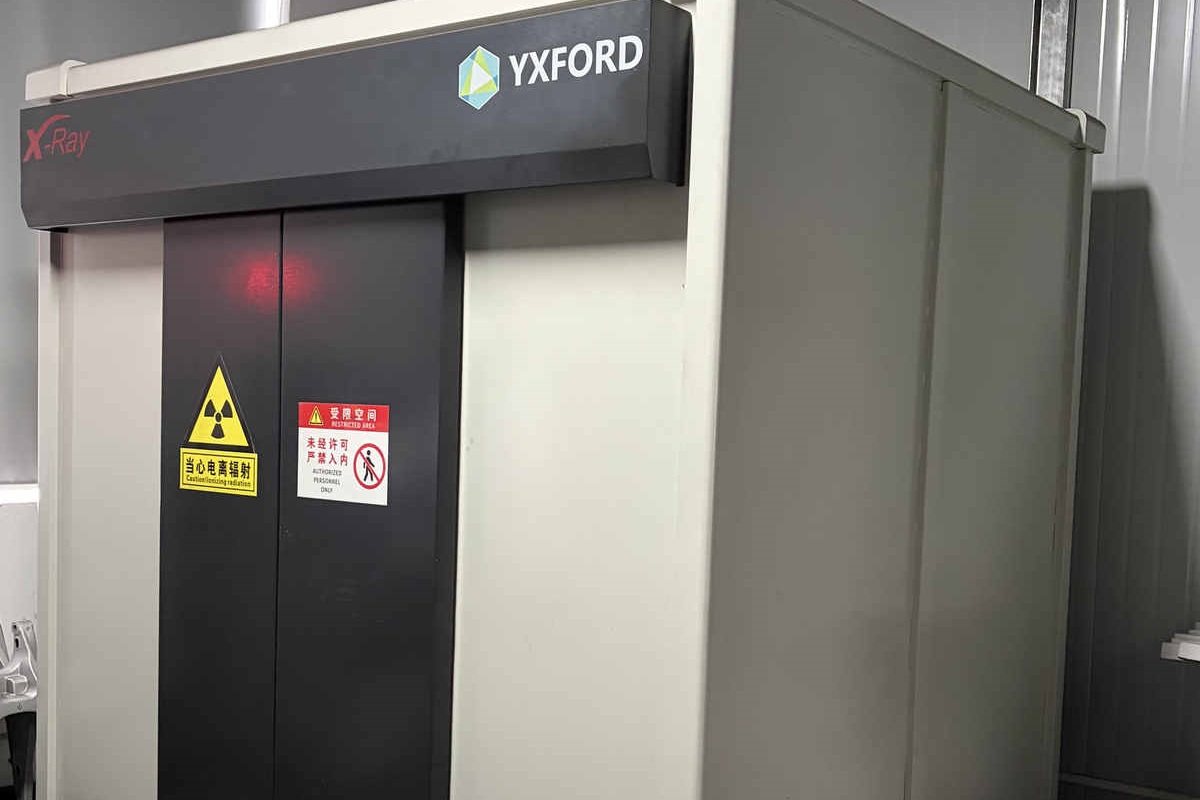 Lead-shielded industrial X-ray inspection room enclosure
