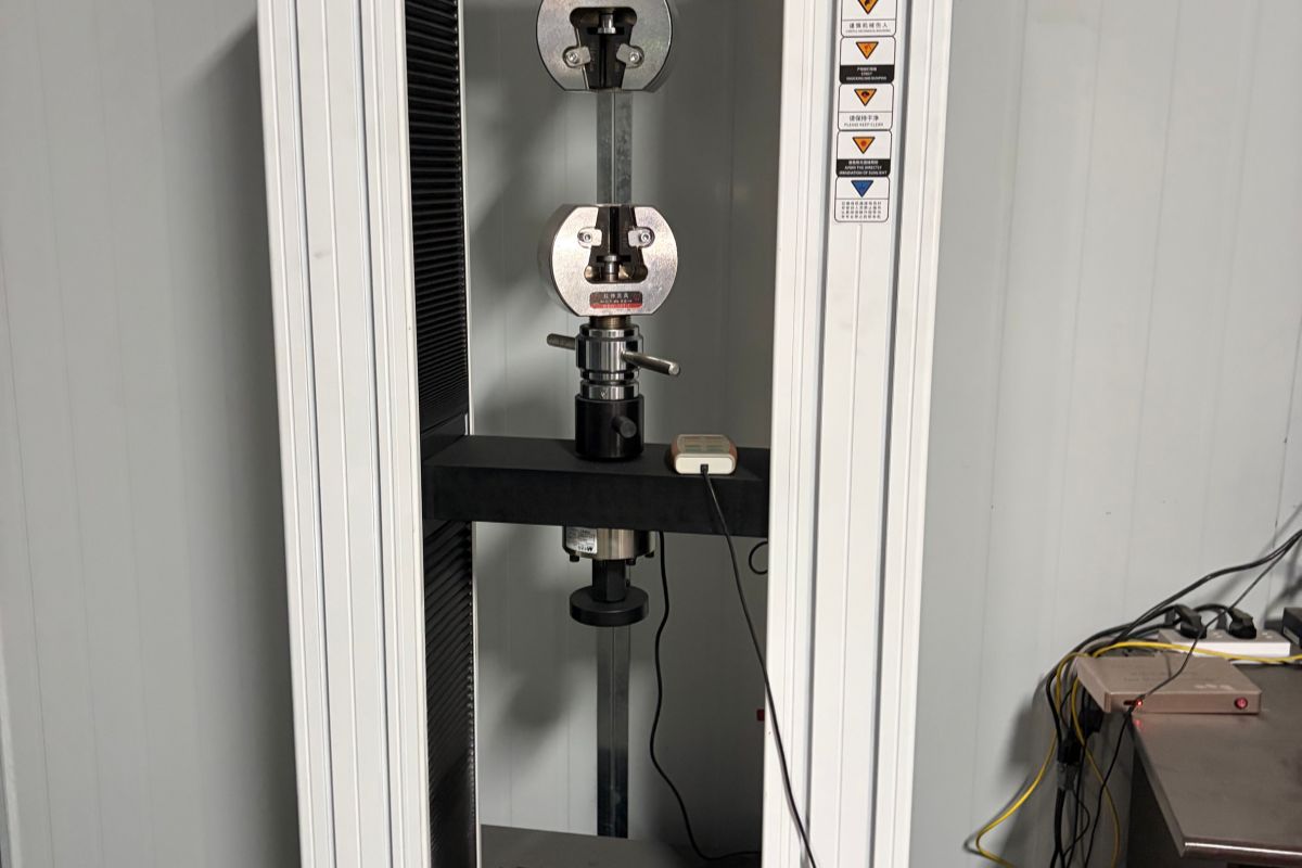 Universal tensile test machine for mechanical strength