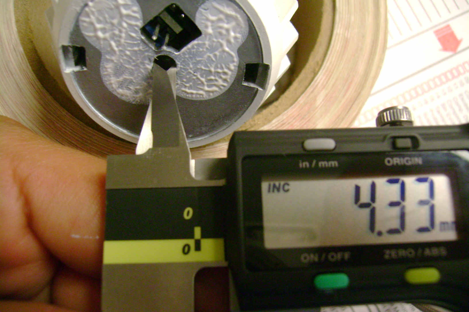 Electronic digital caliper precision tolerance inspection