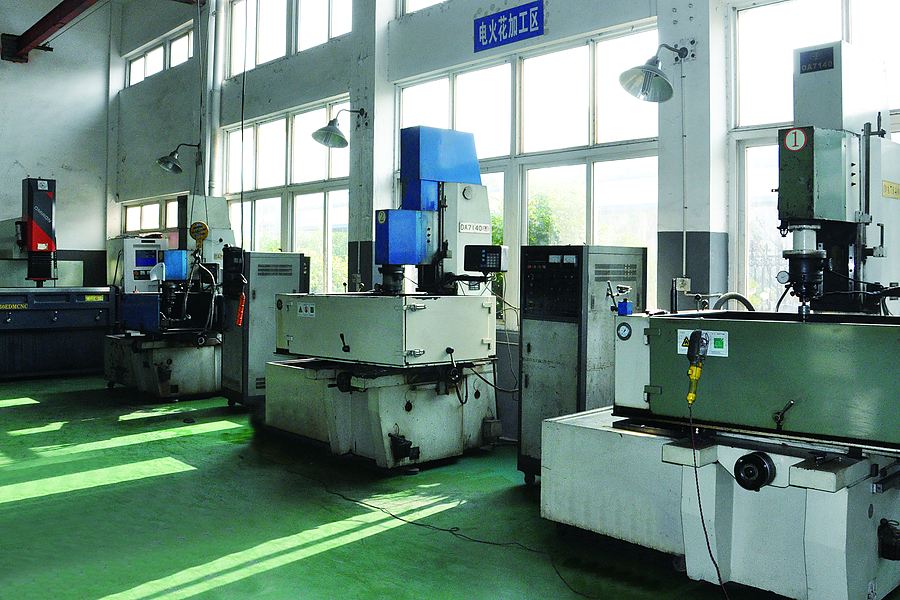 EDM equipment for precision mold machining