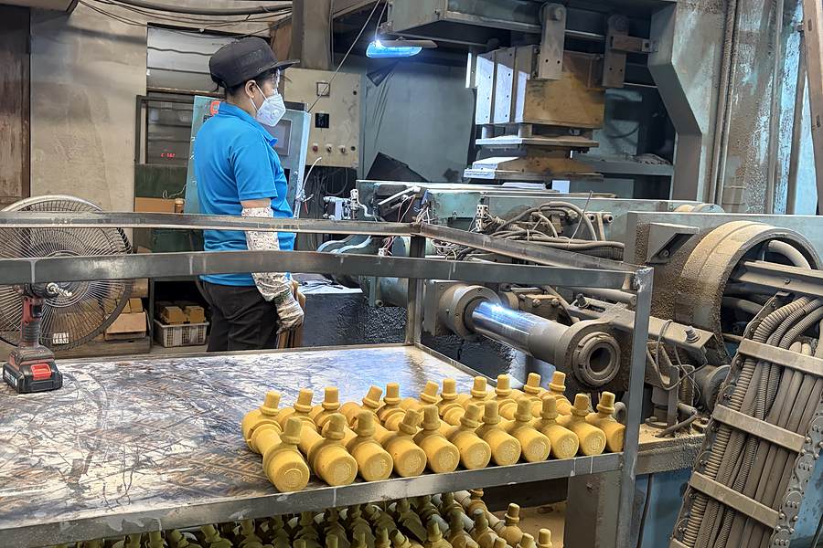 Gravity casting production line