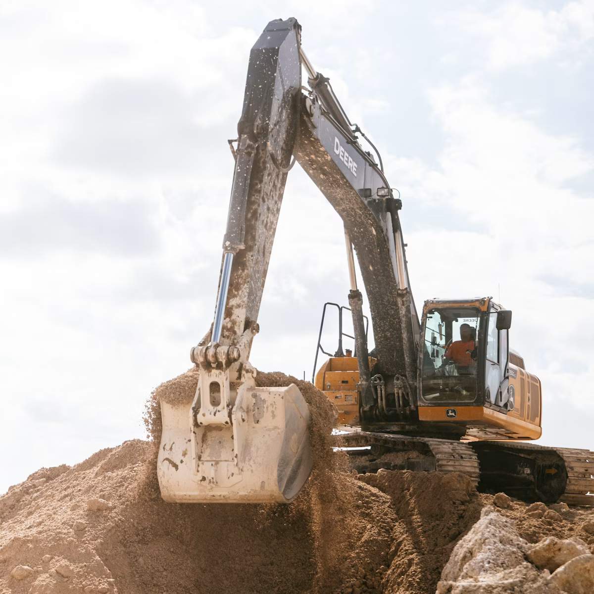Construction machinery and hydraulic aluminum casting components