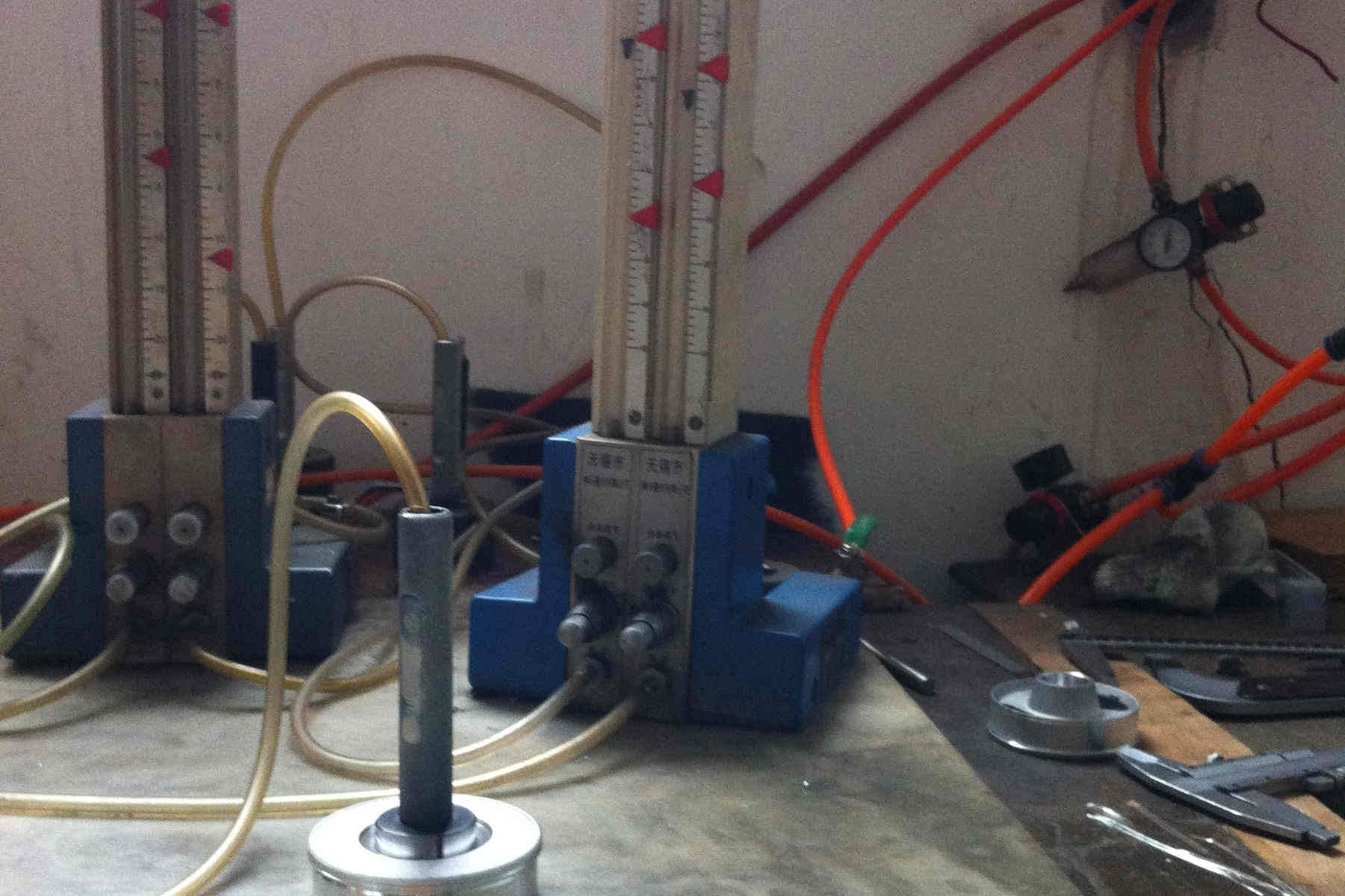 Precision air gauge leak and diameter measurement