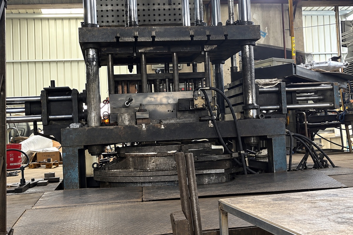 FUERD low pressure casting equipment