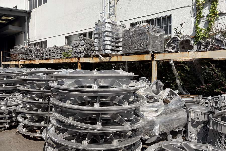 Gravity casting production output